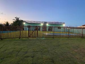 Casa em Village dentro de Condomínio