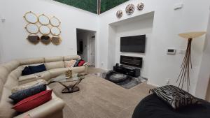 Beautiful 2 story luxury home in an upscale area!