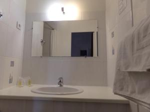 Hotels Ashley Hotel Le Mans Centre Gare : Chambre Triple