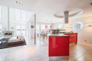 Guestly Homes - Luxury 9p Villa with 25 sqm Spa & Stunning Views