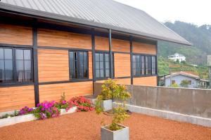 Manuka Hillwood Hotel