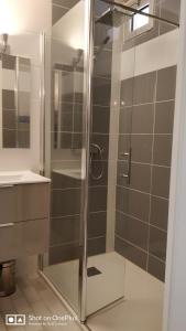 Appartements STUDIO RDJ TERRASSE PISCINE SANARY SUR MER : photos des chambres