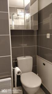 Appartements STUDIO RDJ TERRASSE PISCINE SANARY SUR MER : photos des chambres