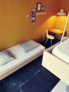 Budget Triple Room with Shared Bathroom room in Backpackers Luzern