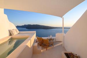 Tramonto Suite with Outdoor Heated Jacuzzi and Sunset View room in Canvas Suites