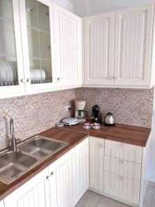 Myrsini’s sea view apartment