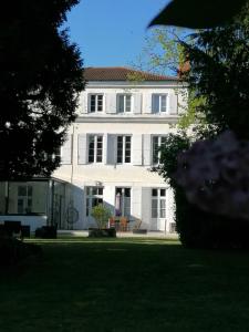 B&B / Chambres d'hotes H de Surgeres : photos des chambres