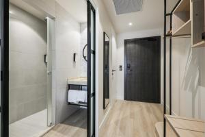 Hotels Campanile Smart Lyon Est - Eurexpo Bron Aviation : photos des chambres
