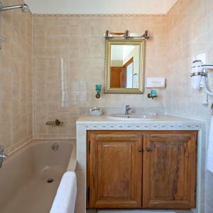 Hotels Le Chateau de Mei Lese : Suite Standard (4 Adultes) avec Balcon – Vue sur Mer