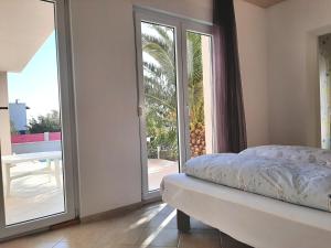 Helles Doppelzimmer mit Bad, Terrasse und Pool, seperater Eingang, Liznjan, Istrien