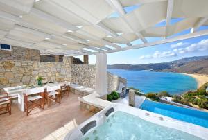 Luxurious Villa Ostria Myconos Greece