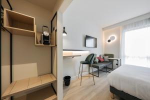 Hotels Campanile Smart Lyon Est - Eurexpo Bron Aviation : photos des chambres