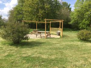 B&B / Chambres d'hotes Le Jardin de Rose 24 FEUILLEBERT Romagne 86700 : photos des chambres