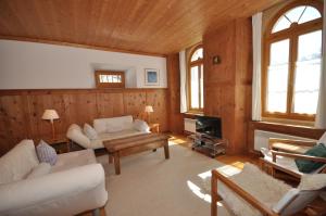 Apartment with Mountain View room in Chasa Schucany