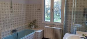 Maisons de vacances Loue haut de villa au calme piscine jardin arbore : photos des chambres