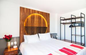 Singular by Stella Rentals