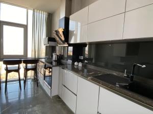 "Pearl 17" Sea View Elite Apartments in Historical Centre of Odessa