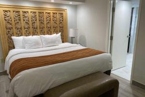 King Suite with Ocean View room in Coastal Hotel & Suites Virginia Beach - Oceanfront