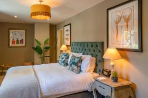 Superior King Room room in The Pavilion Arms