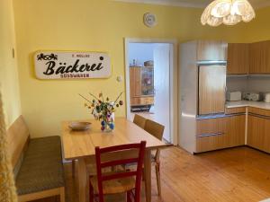 Baeckerei Mueller - große Unterkunft mit mid century Charme, zentral, sehr gut für Familien, privat, Stadt&Natur, Café im Haus