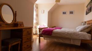 Barrymor Twin, Family and Double Room