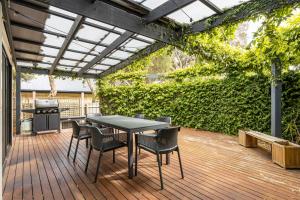 1 Love, 2 Seas - Boutique Beach House