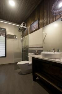 Phòng Giường Đôi Nhìn Ra Hồ Nước (Double Room with Lake View)