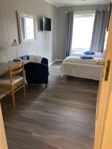 Double Room with Private Bathroom room in Førde Pensjonat