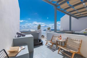 Exclusive Plan Suites Santorini Greece