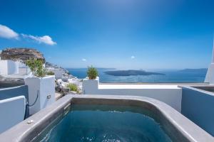 Exclusive Plan Suites Santorini Greece