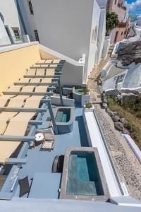 Exclusive Plan Suites Santorini Greece