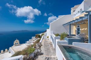 Exclusive Plan Suites Santorini Greece