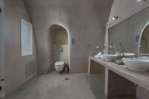 Exclusive Plan Suites Santorini Greece