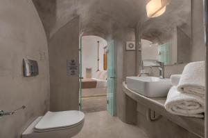 Exclusive Plan Suites Santorini Greece