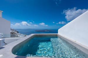 Exclusive Plan Suites Santorini Greece