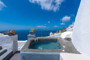 Exclusive Plan Suites Santorini Greece