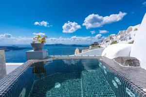 Exclusive Plan Suites Santorini Greece