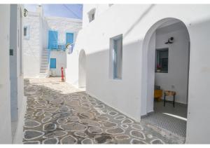 bougainvillea home at Plaka Milos Greece