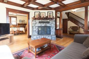 Three-Bedroom House room in Sweet Home Columbia home