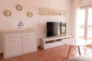 Apartamento nuevo junto a la playa , vistas al mar