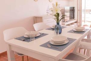 Apartamento nuevo junto a la playa vistas al mar