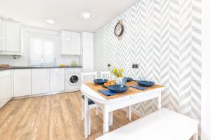 LOLA PLAYA Puerto Marina