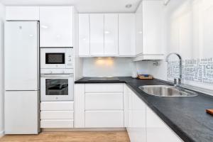 LOLA PLAYA Puerto Marina