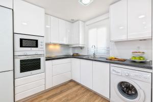 LOLA PLAYA Puerto Marina