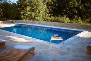Holiday Home Pearl in Stone with Heated Pool