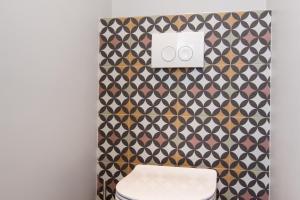 Rooms and Apartments Glossy