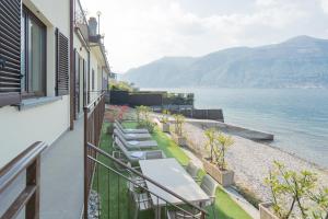 Dream Lake Apartments Lake View - private beach by RentComo