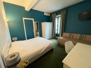 Hotels La Tablee Medievale : Chambre Triple - Non remboursable