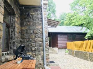 Apartment Carol private Yard with barbeque and parking