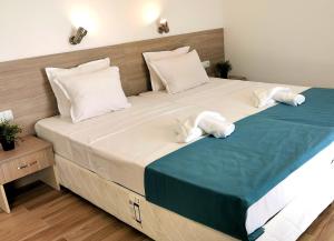 Quadruple Room room in Hotel Largo Beach
